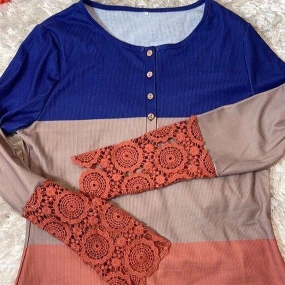 Ribbed Top with Color Block and Spliced Lace Sleeves Large